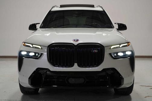 2023 BMW X7 M60i