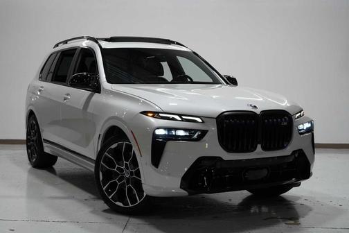 2023 BMW X7 M60i