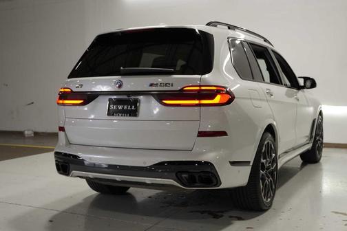 2023 BMW X7 M60i