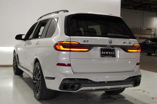 2023 BMW X7 M60i