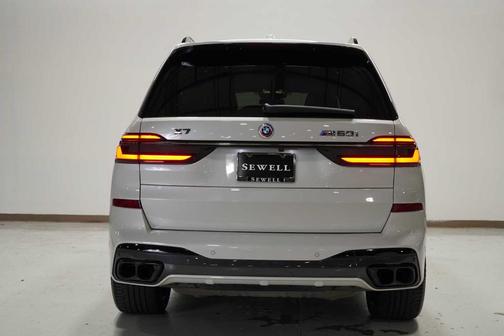 2023 BMW X7 M60i