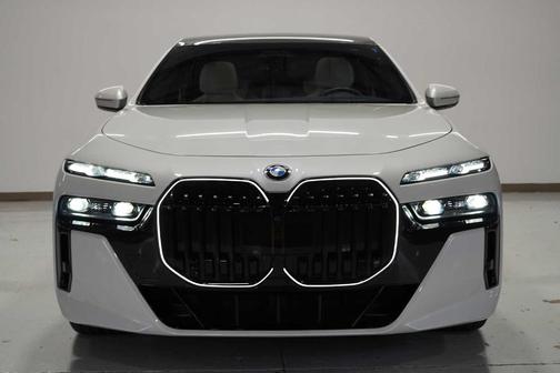 2025 BMW 760 760i xDrive