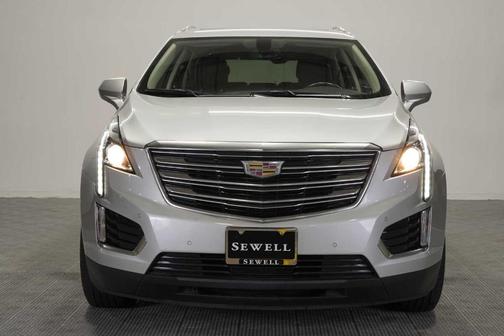 Radiant Silver Metallic 2017 Cadillac XT5 Luxury
