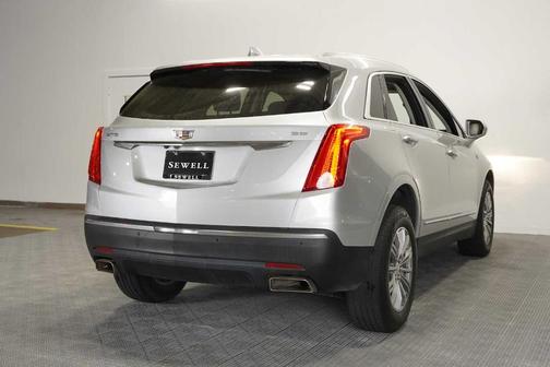 Radiant Silver Metallic 2017 Cadillac XT5 Luxury