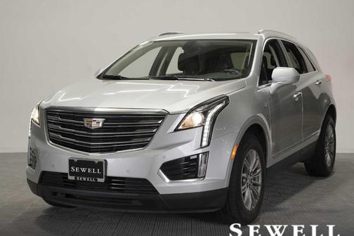 Radiant Silver Metallic 2017 Cadillac XT5 Luxury