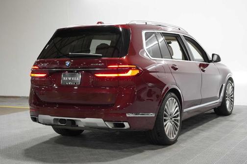 Aventurin Red Metallic 2024 BMW X7 xDrive40i