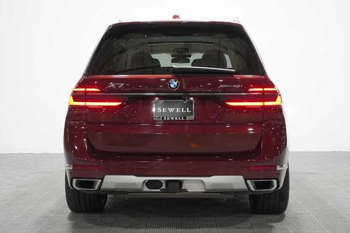 Aventurin Red Metallic 2024 BMW X7 xDrive40i
