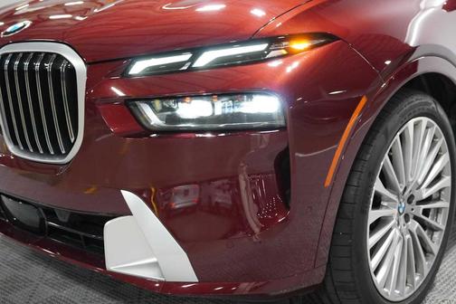 Aventurin Red Metallic 2024 BMW X7 xDrive40i