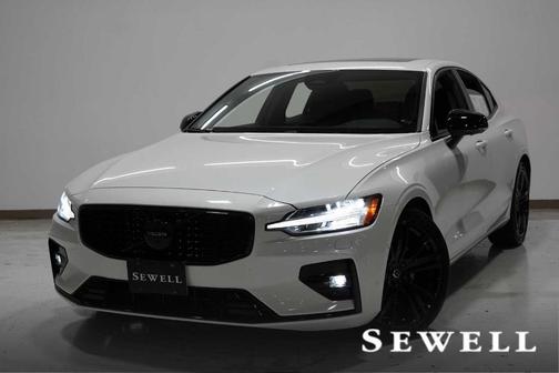 2023 Volvo S60 B5 Plus Black Edition