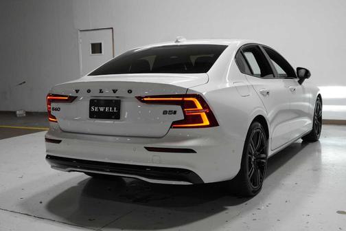 2023 Volvo S60 B5 Plus Black Edition