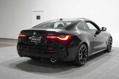 Black Sapphire Metallic 2026 BMW 430 i