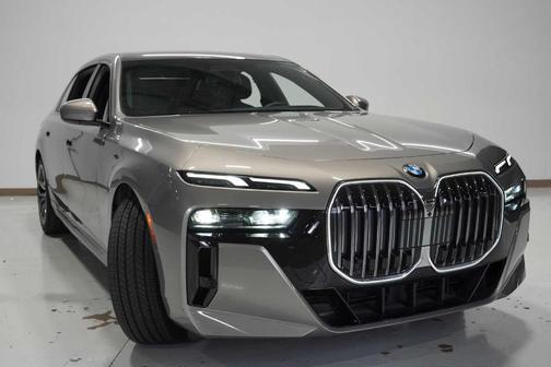 2025 BMW 740 i