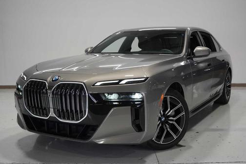 2025 BMW 740 i