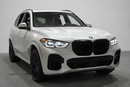 Mineral White Metallic 2022 BMW X5 M50i