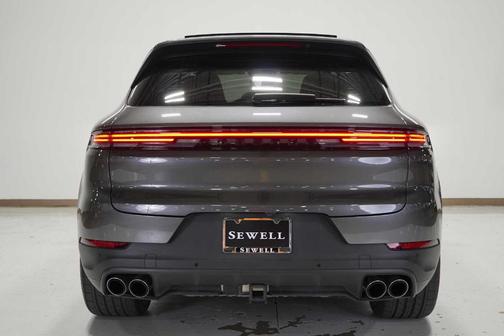 2024 Porsche Cayenne S