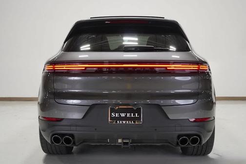 2024 Porsche Cayenne S