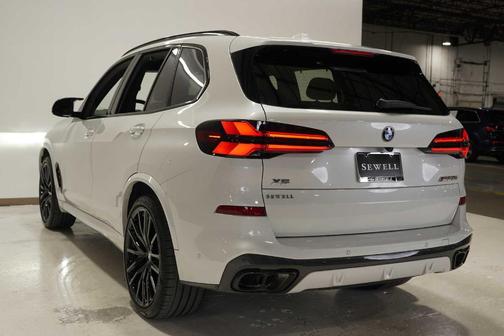 2024 BMW X5 M60i