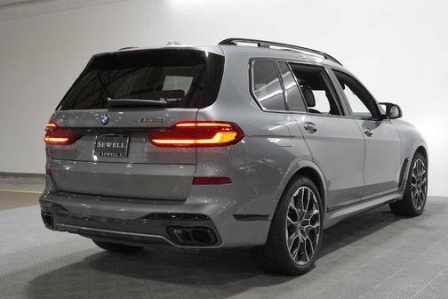 Gray Metallic 2026 BMW X7 M60i