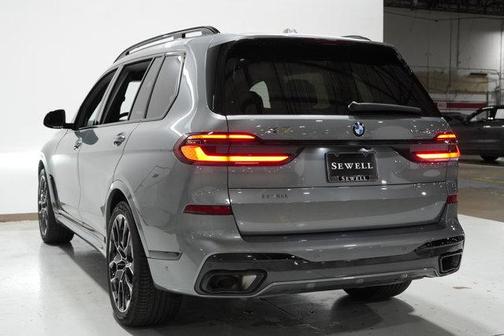 2025 BMW X7 xDrive40i