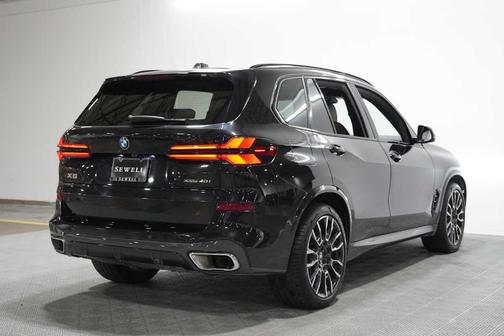 Black Sapphire Metallic 2024 BMW X5 xDrive40i
