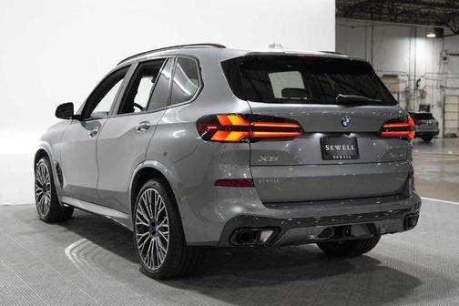 Gray Metallic 2026 BMW X5 xDrive40i