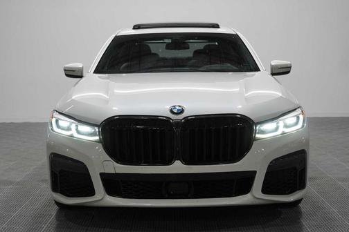 Mineral White Metallic 2022 BMW 750 i xDrive
