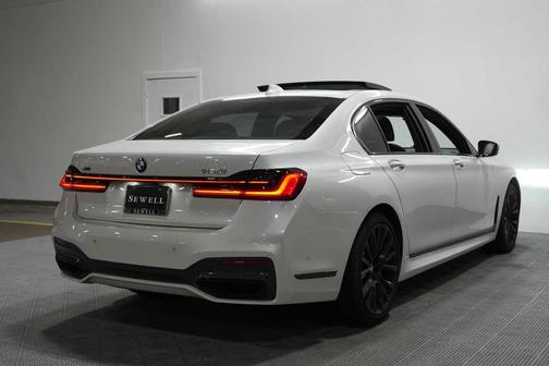 Mineral White Metallic 2022 BMW 750 i xDrive