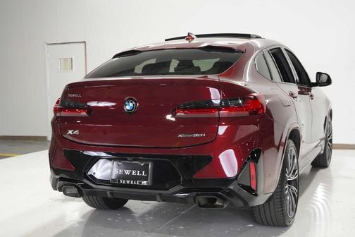 2025 BMW X4 xDrive30i