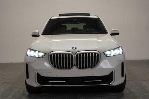 Mineral White Metallic 2026 BMW X5 PHEV xDrive50e