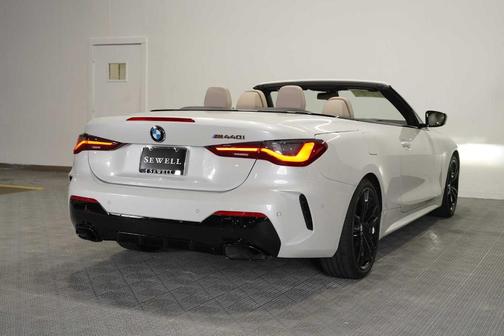 Mineral White Metallic 2024 BMW M440 i