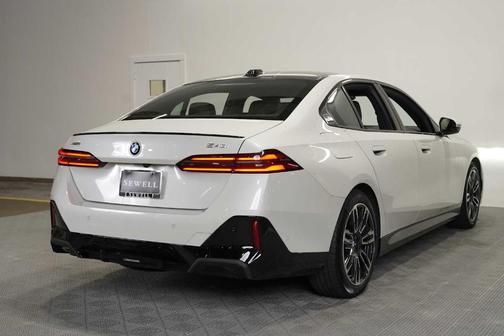 Alpine White 2026 BMW 540 i xDrive