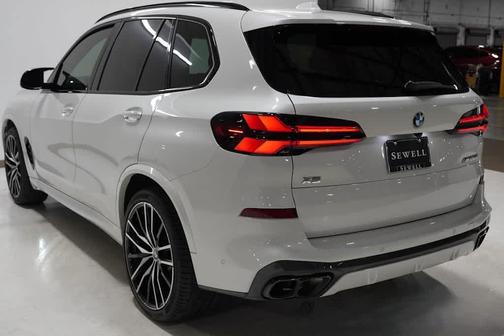 2025 BMW X5 M60i