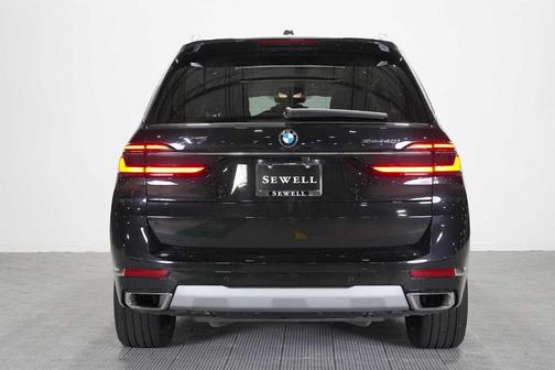 Black Sapphire Metallic 2026 BMW X7 xDrive40i