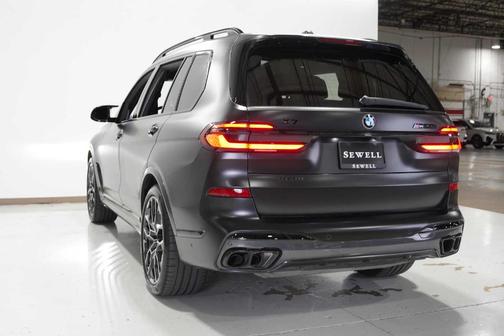 2025 BMW X7 M60i