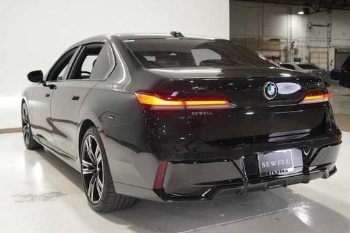 2025 BMW 740 i xDrive