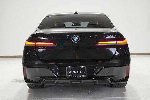 2025 BMW 740 i xDrive