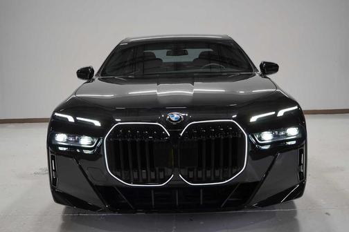 2025 BMW 740 i xDrive