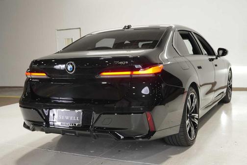 2025 BMW 740 i xDrive