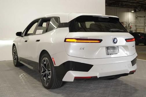 Mineral White Metallic 2025 BMW iX xDrive50