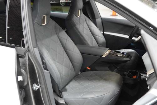 2026 BMW iX xDrive60