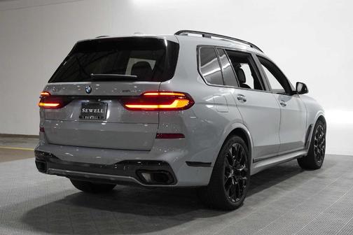 Gray Metallic 2025 BMW X7 xDrive40i