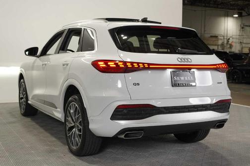 Glacier White Metallic 2025 Audi Q5 2.0T quattro Premium