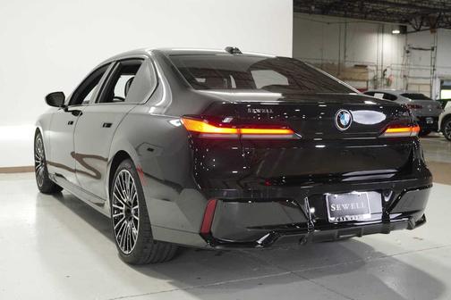 2024 BMW 740 i