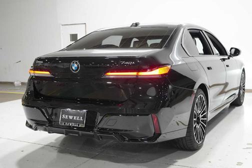2024 BMW 740 i