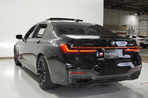 2022 BMW 740 i