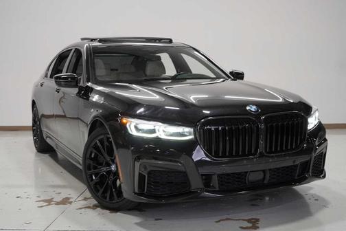 2022 BMW 740 i