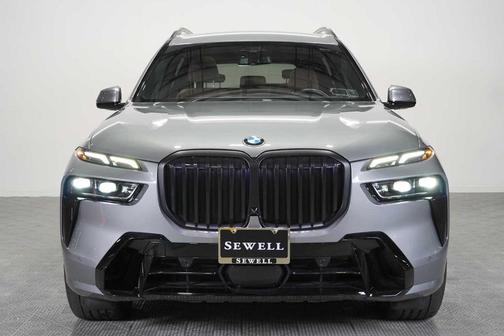 Gray Metallic 2025 BMW X7 xDrive40i