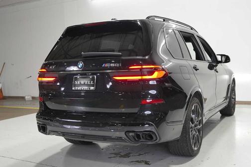 2023 BMW X7 M60i
