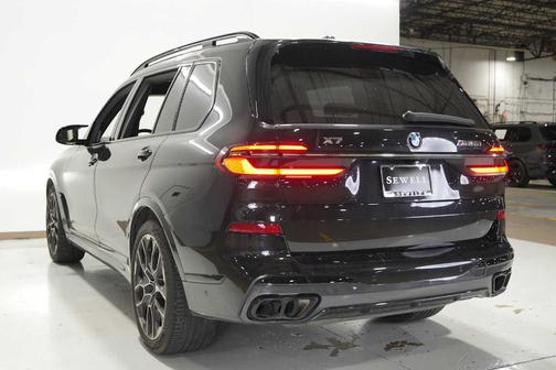 2023 BMW X7 M60i