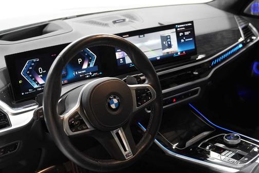 2023 BMW X7 M60i